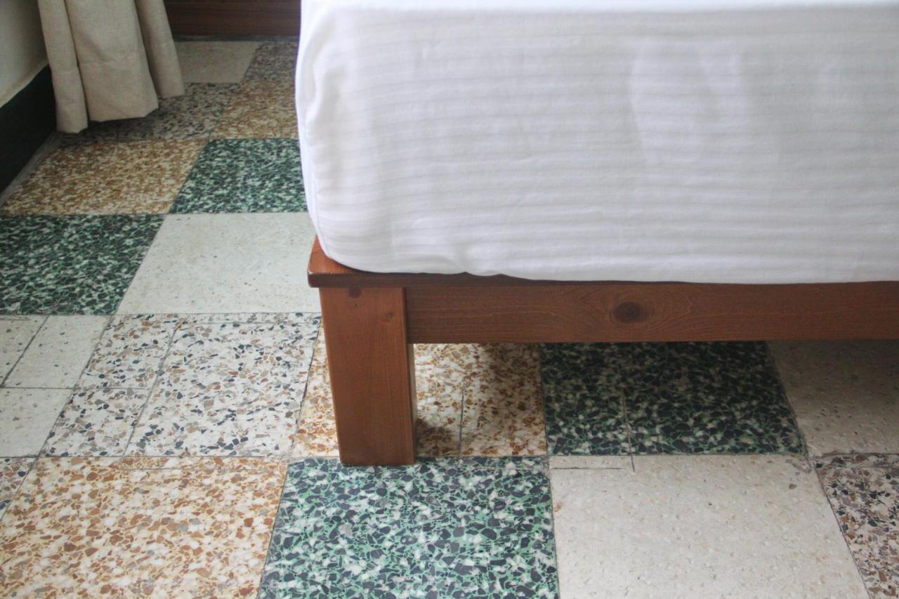טאינאן Neat Hostel מראה חיצוני תמונה