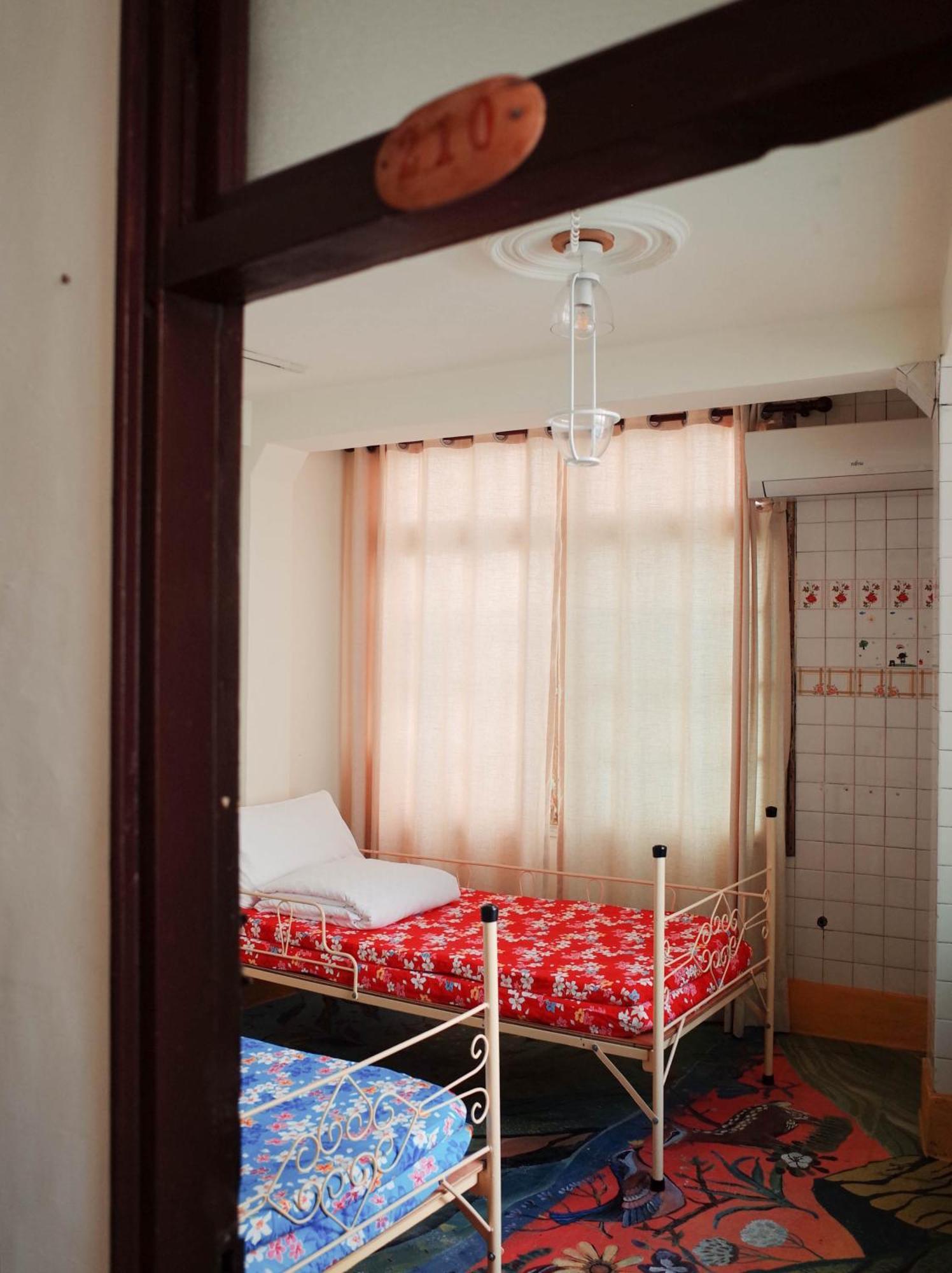 טאינאן Neat Hostel חדר תמונה