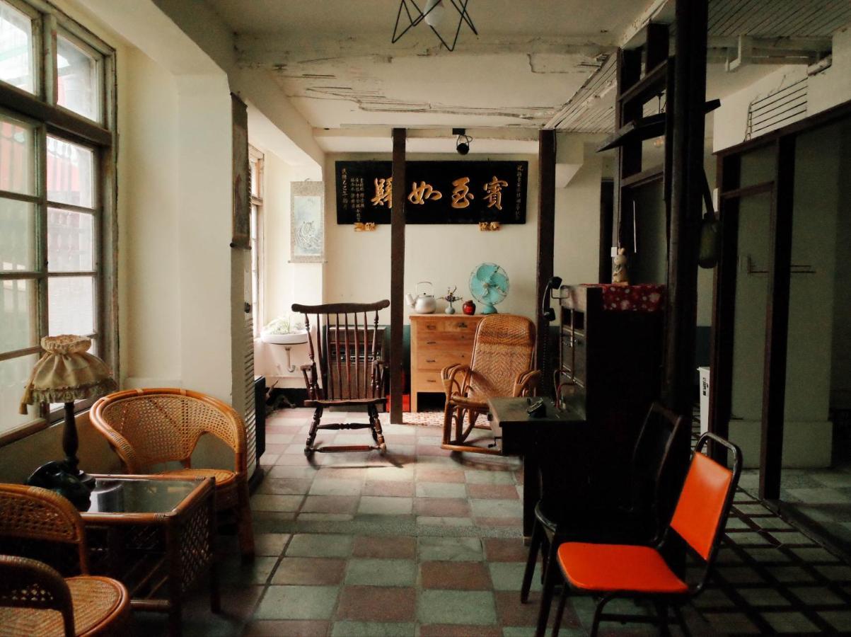 טאינאן Neat Hostel מראה חיצוני תמונה
